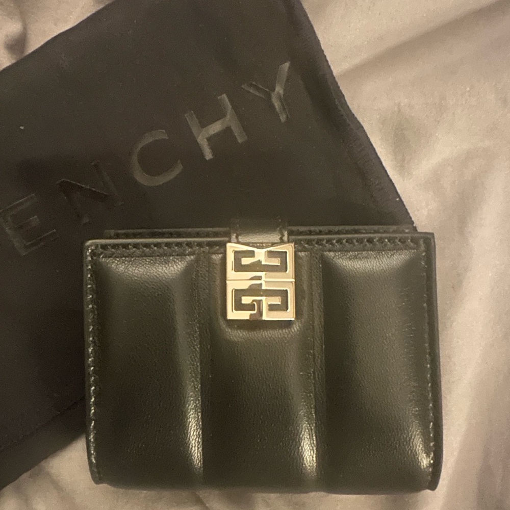 Givenchy Black Leather Pleated Cardholder with silver Logo